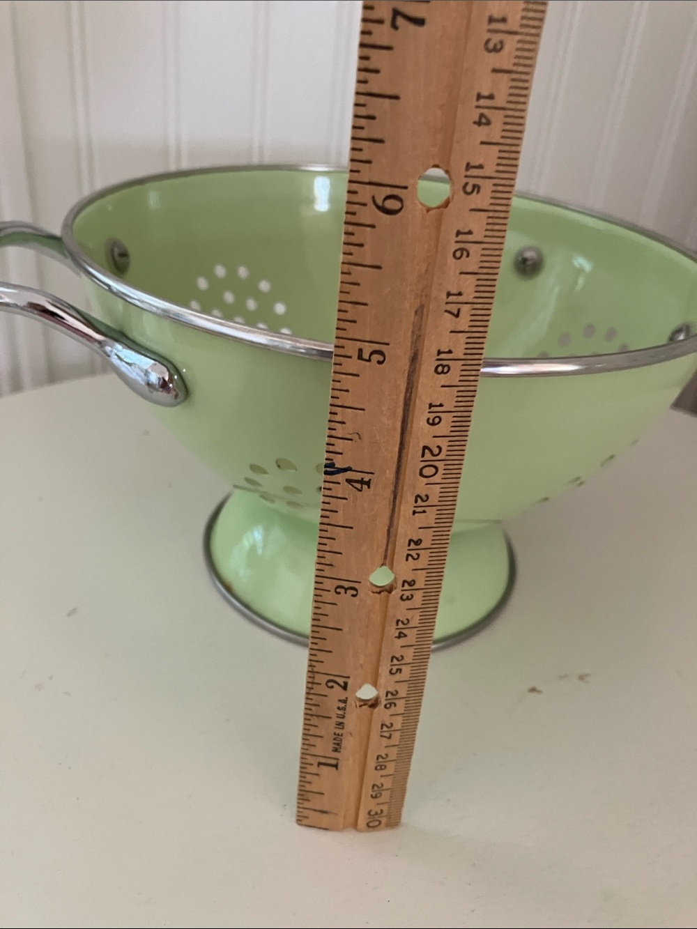 Enamelware Spring Green Colander With Handles & Stainless Steel Trim - Picture 7 of 9